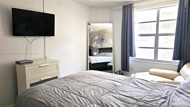 Building Photo - 1965 S Ocean Dr