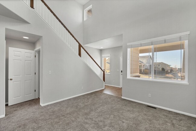 Foto del edificio - Beautiful 2 Story Home!