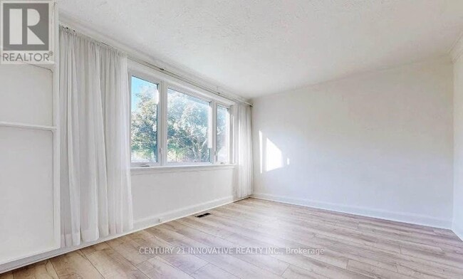 Photo du bâtiment - 18 Stamford Square S