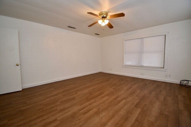 Foto del edificio - 3 Bed 1 Bath Home!