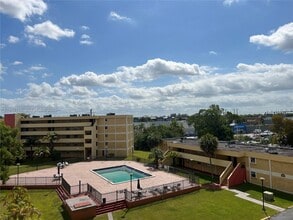 Building Photo - 9210 Fontainebleau Blvd