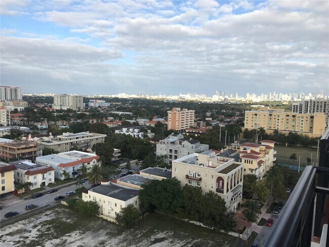 Foto del edificio - 1607 Ponce de Leon Blvd