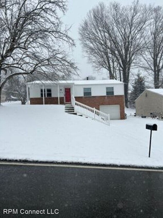 3 br, 1.5 bath House 926 Harper Road House Rental in Glenwillard