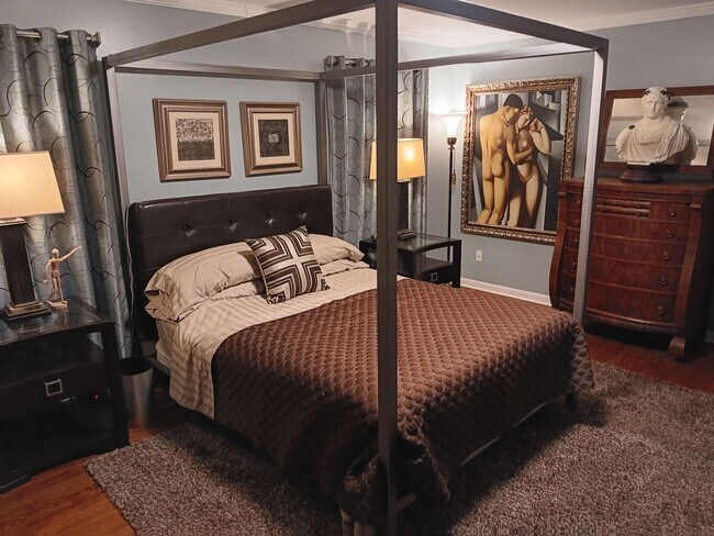 Foto del edificio - Huge 2-Bedroom Home in Heart of OKC – Fire...