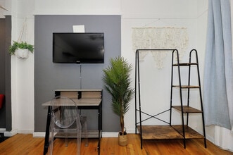 Building Photo - 1109 1st Ave