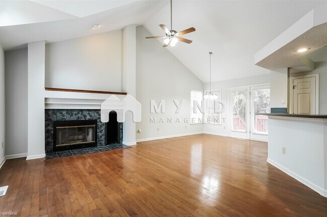 Building Photo - 3 br, 2 bath House - 821 Penncross Dr