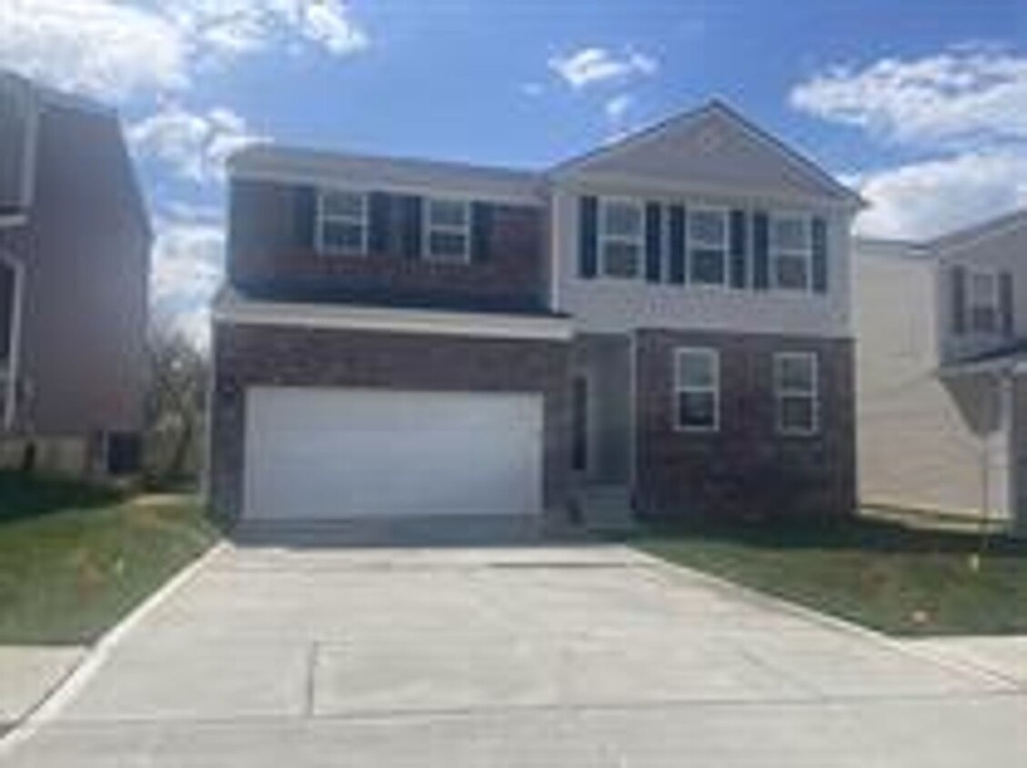 Foto principal - Newer Home off Hurstbourne