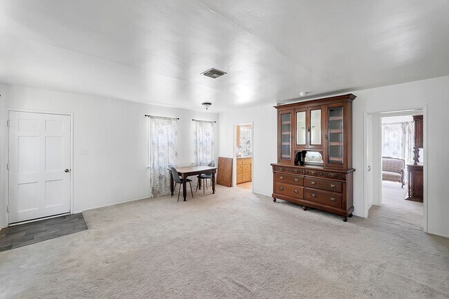 Foto del edificio - Great 3 Bedroom Home with Large Lot and NO...