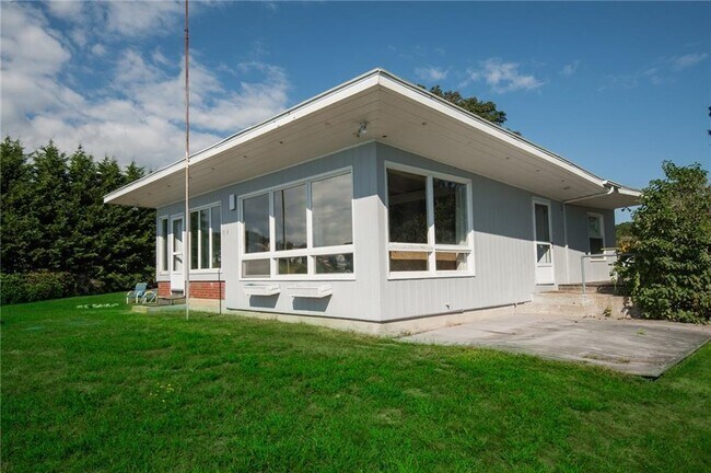 Foto del edificio - 36 Cedar Island Rd