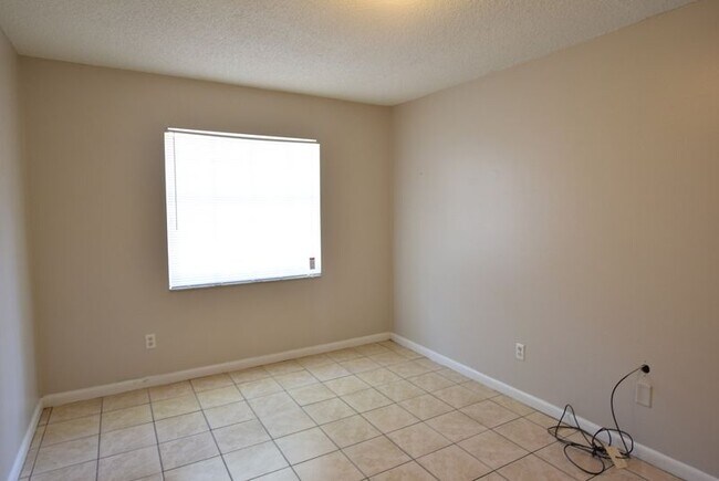 Building Photo - 341 S Osceola St
