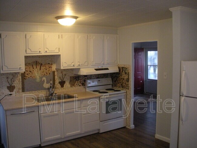 Building Photo - 2229 Roselawn Ave