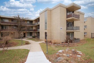 Building Photo - 12544 Fairview Ave