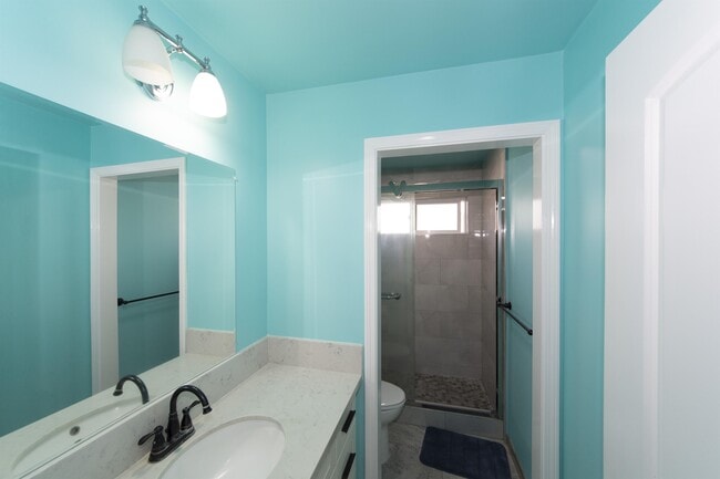 Building Photo - 933 18th Ave