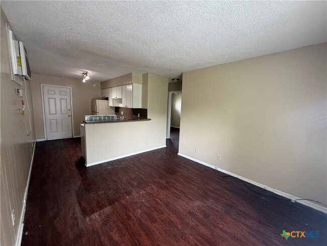 Building Photo - 1243 N LBJ Dr