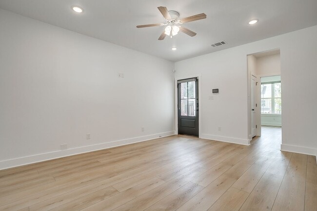 Foto del edificio - 2811 Forest Park Blvd