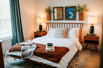 Building Photo - 284 Bailey St