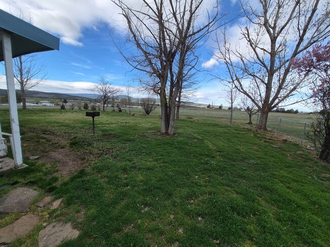 Building Photo - 3 bed/ 2 bath Country Home in California Pines