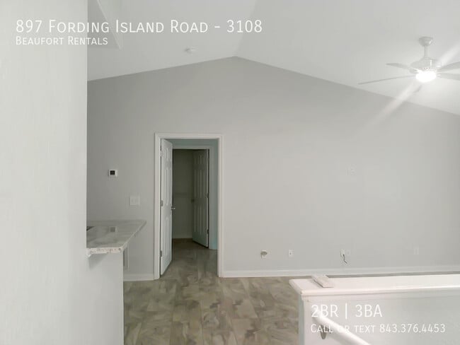 Building Photo - 897 Fording Island Rd