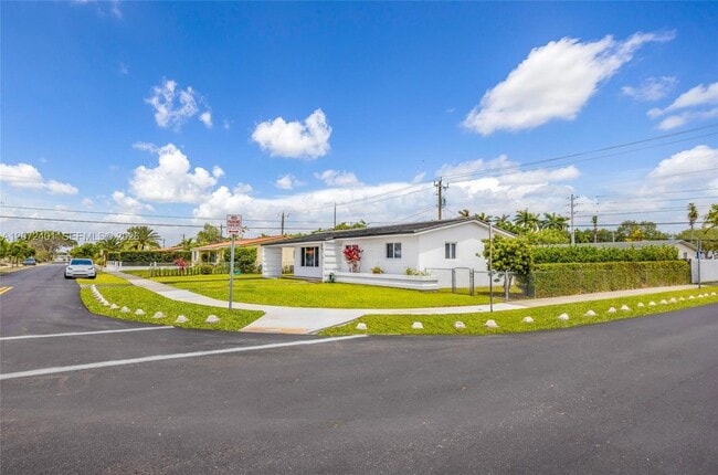 Foto del edificio - 8801 SW 17th St
