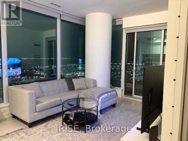 Photo du bâtiment - 5 Buttermill Ave.