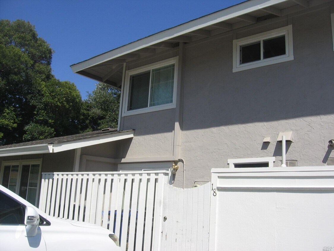 18 Belvedere Ct, Napa, CA 94559 Condo for Rent in Napa, CA