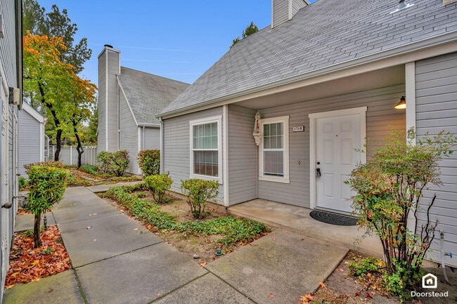 Building Photo - 1714 Somerset Pl
