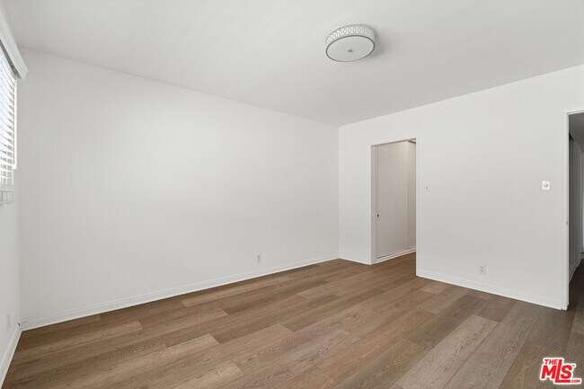 Foto del edificio - 8630 Falmouth Ave