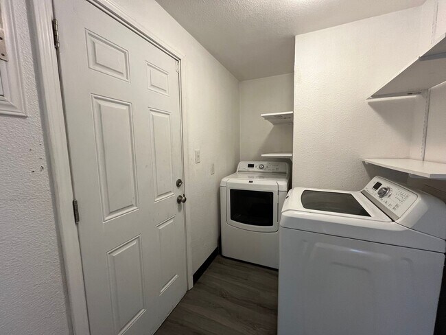 Foto del edificio - 138 N Klevin St