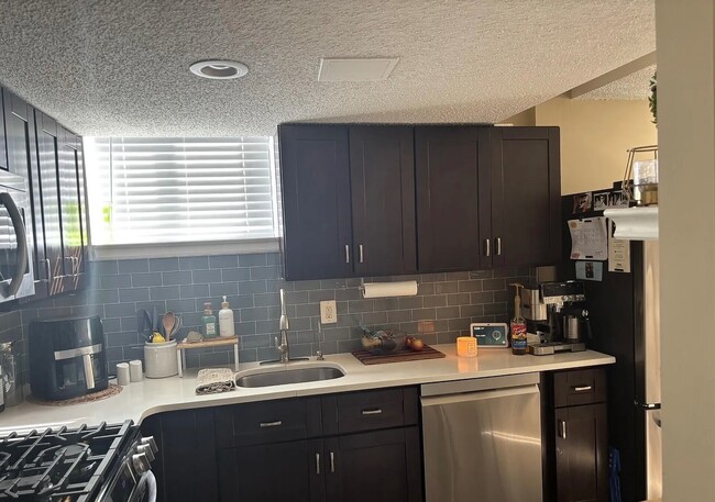 Foto del edificio - 755 Narrows Rd N