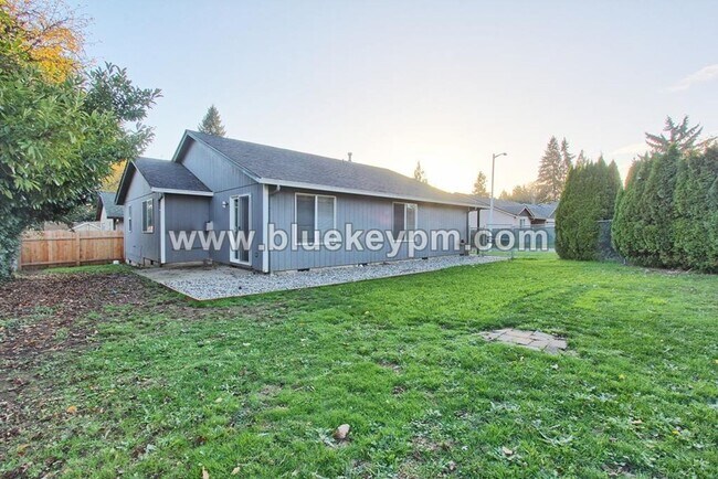 Foto del edificio - 3 Bed, 2 Bath Home in a Culdesac Near St. James Road and NE 54th Street