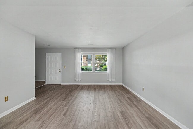 Building Photo - 2924 Cathedral Ln