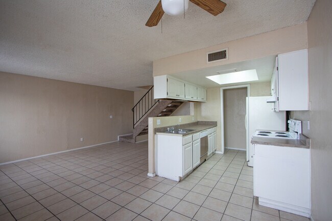 Building Photo - 2625 W OCOTILLO RD UNIT 2, PHOENIX AZ