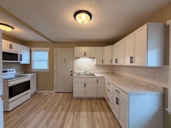 Foto del edificio - Remodeled 3 Bedroom! $975