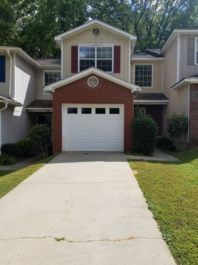 Building Photo - 204 Ridgeway Dr