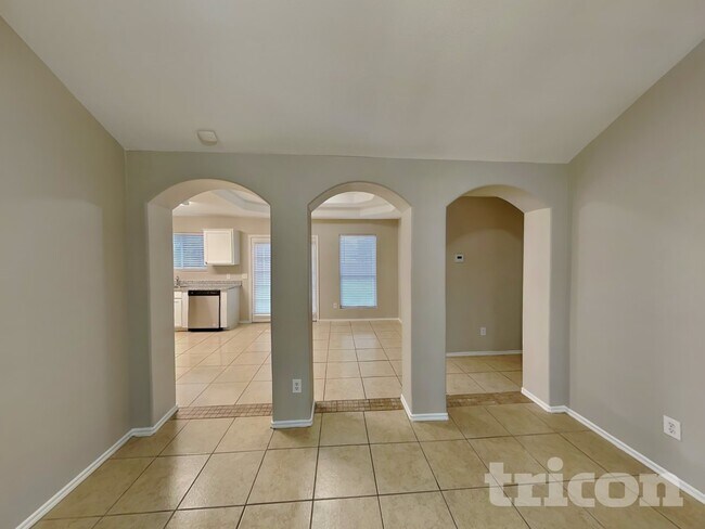 Foto del edificio - 2311 Shady Birch Dr