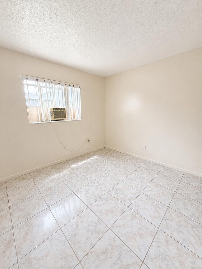 Foto del edificio - 1521 W 21st St