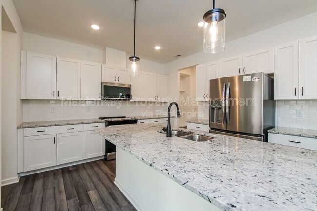 Building Photo - 124 Royal Star Way