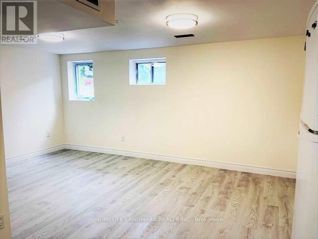 Building Photo - 6 Dempster St