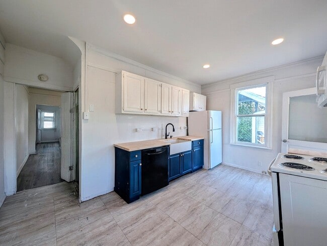 Building Photo - 416 Guilford Ave