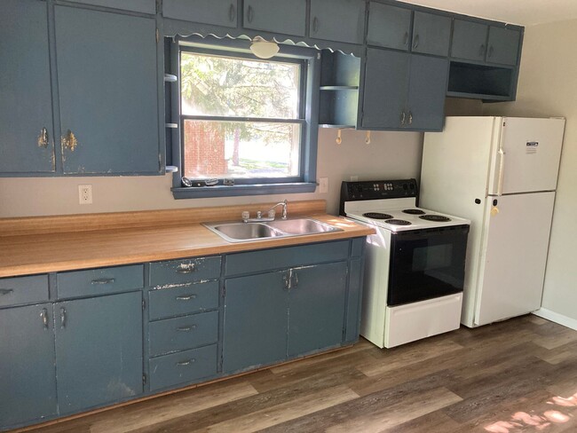 Building Photo - 3 Bed 1 Bath Single Family Home in Rothschild