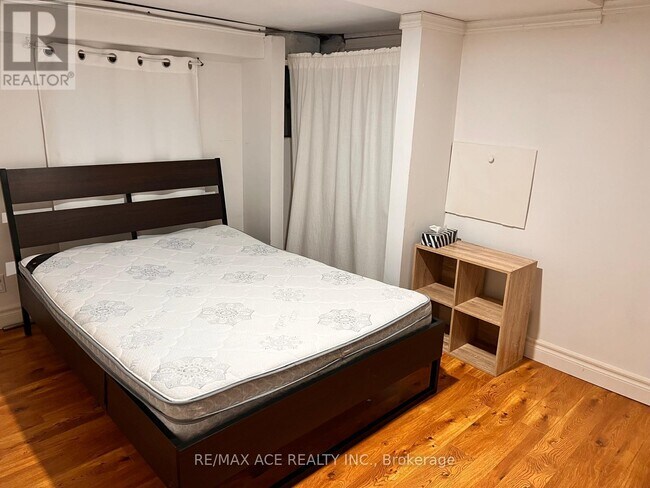 Building Photo - 86 Madelaine Ave