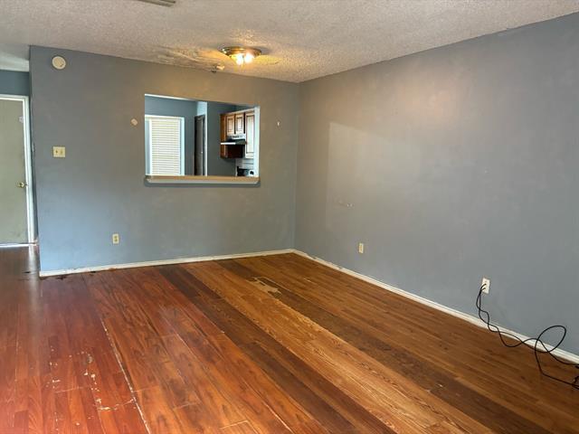 Foto del edificio - 1366 Old Jamestown Ct