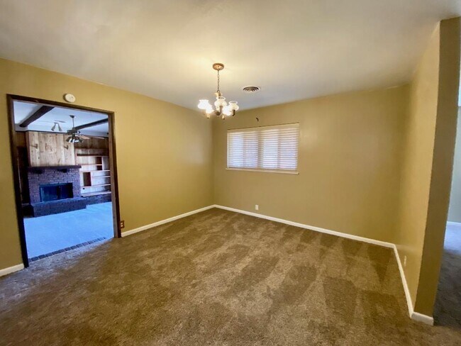 Building Photo - 4911 Lake Park Dr