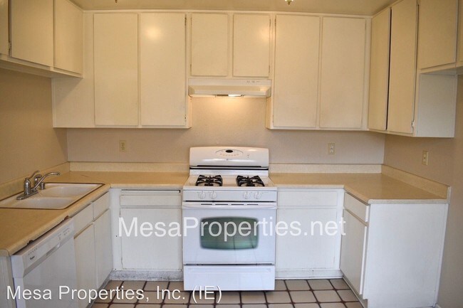 Foto del edificio - 14941 Yucca Ave