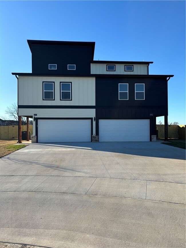 Building Photo - 1303 SW Poigai Wy