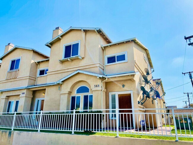 Foto del edificio - Beautilful Corner Unit Multi-Level Townhou...