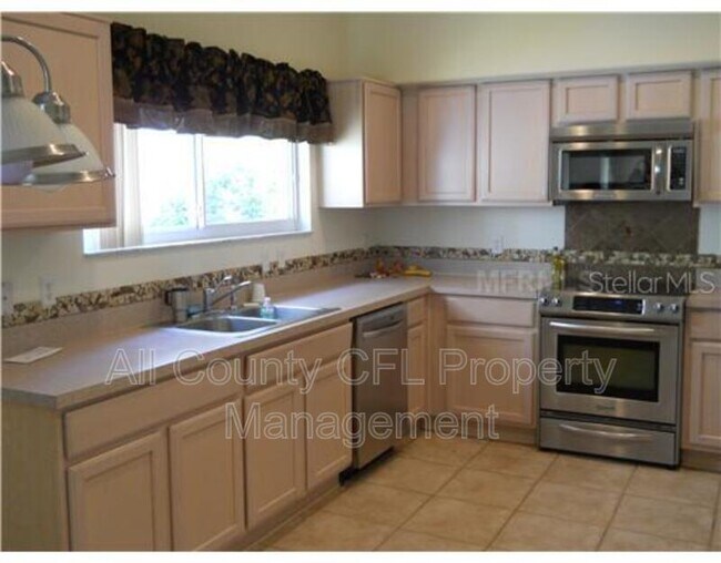 Building Photo - 2731 Lakemoor Dr