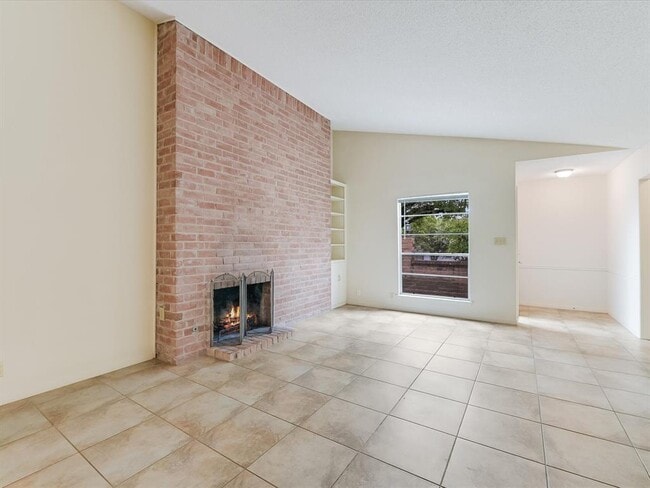 Building Photo - 6202 Shadow Valley Dr