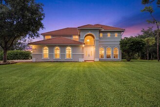 Building Photo - 5513 SW Windward Way