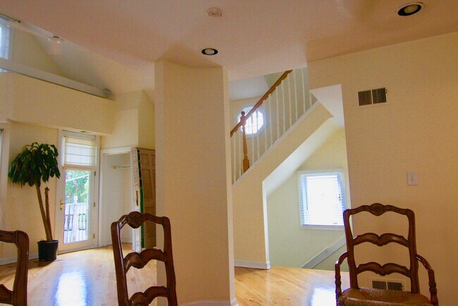 Foto del edificio - 1142 W Wolfram St